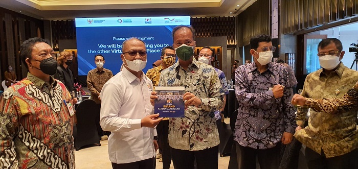 Wakil Ketua Umum Kadin Indonesia Bidang Ketenagakerjaan hadir mendampingi Menteri Perindustrian Agus Gumiwang Kartasasmita pada acara Pembukaan Pekan Vokasi Industri di Jakarta, Rabu (1/12/2021).
